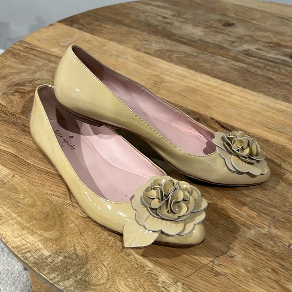 Kate Spade Vero Tan Patent Leather Flower Toe Ballet Flats Size 7.5